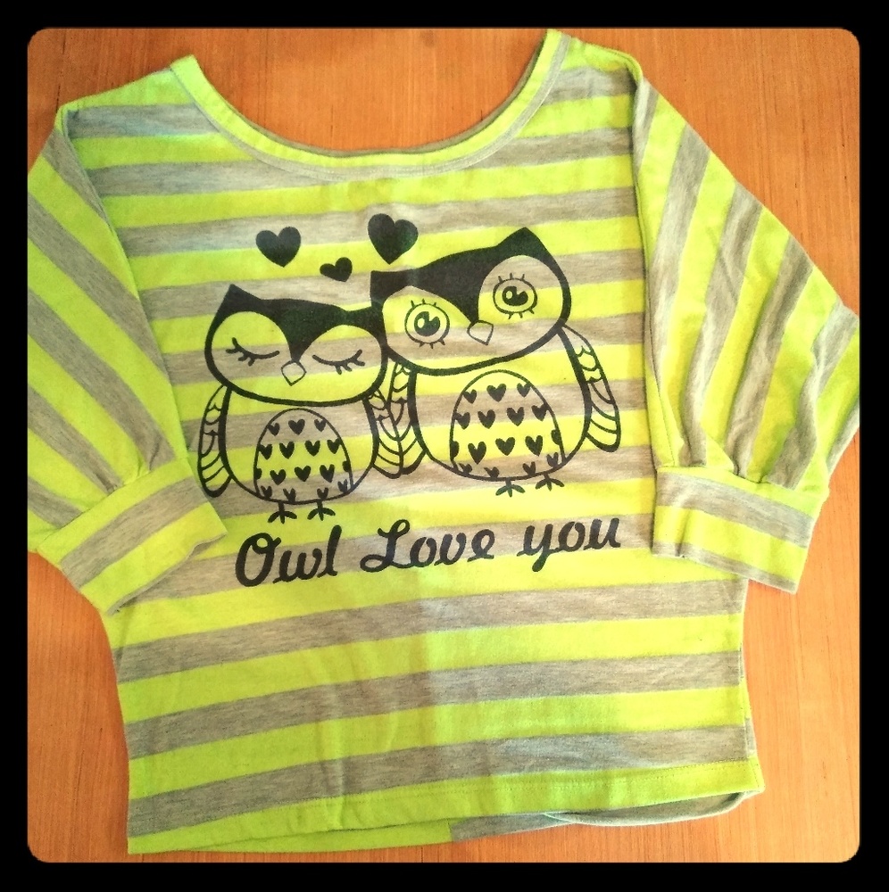 5/$20....CUTE Papaya 3/4  sleeve crop OWL top